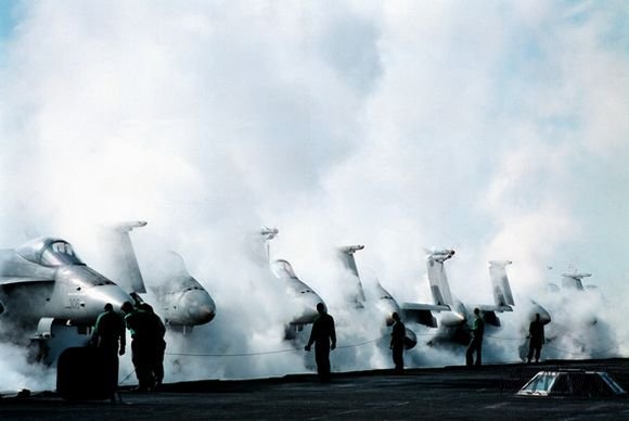 駐日美軍航母CVN-73華盛頓號上的F-18艦載機群