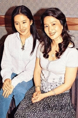劉亦菲父母離婚內幕曝光：女方強勢與公婆不合