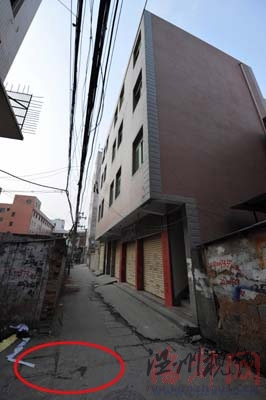 女子被朋友男友逼迫賣淫跳下4樓逃生(圖)