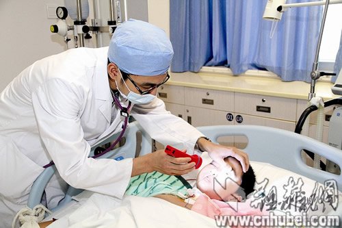 男童連續訓練3小時中暑昏迷近1月至今未醒(圖)