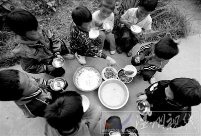 貧困縣小學生每日以土豆為餐 官方稱力不從心
