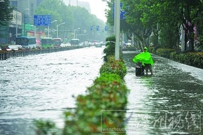 南京暴雨圖片