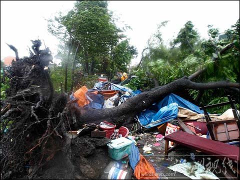 “納沙”橫掃菲律賓致16人亡 醫院積水病人轉移