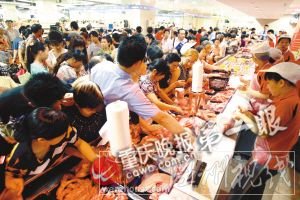 重慶豬肉大幅降價部分超市最多每斤降3元錢