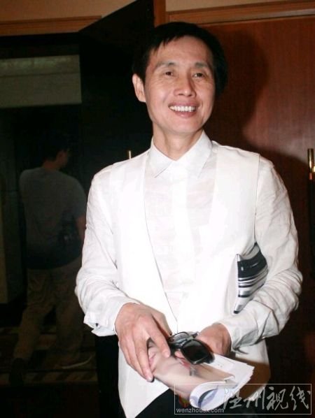 鄧建國(guó)嬌妻稱雙方已分手：承認(rèn)結(jié)婚就是炒作(組圖)
