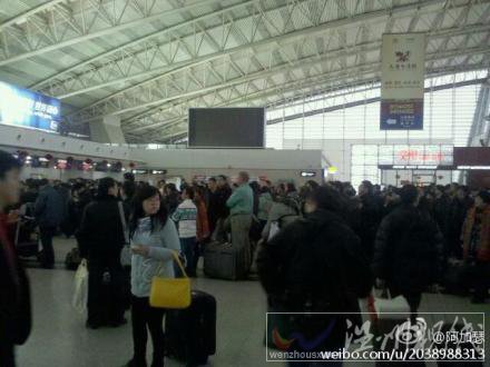 年關(guān)將至天氣不給力 陜西多地大霧繚繞出行受阻