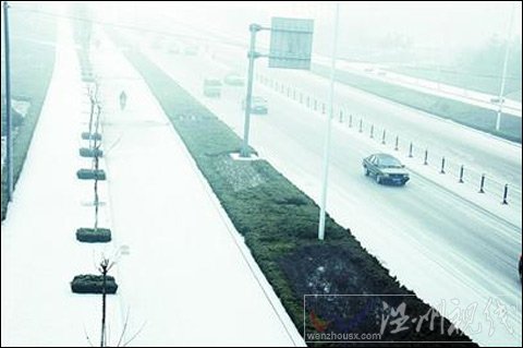 山東霧雪夾擊高速變溜冰場 多車連撞連發20余起