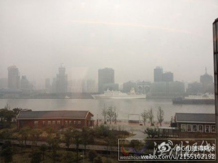 申城情人節上演“雨中情” 約會勿忘帶雨具