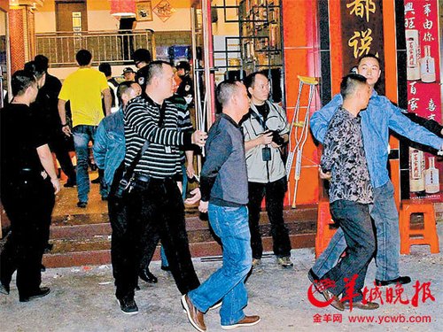 欺行霸市團伙滿月宴上落網(wǎng)