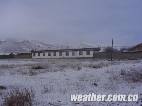 清明時節青海南部雨雪來擾 交通畜牧業受影響