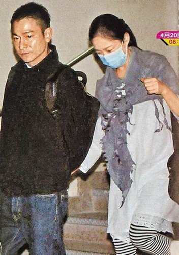 港媒：朱麗倩產下女嬰 劉德華正式升格做爸爸