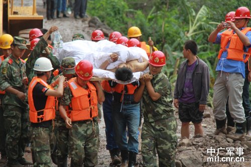 四川鶴灘電站發(fā)生泥石流 武警官兵迅速搶險(xiǎn)