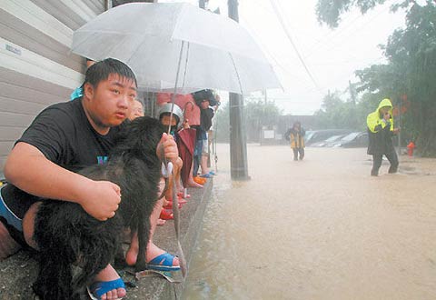 臺灣強降雨已致6死 多縣市緊急停班停課