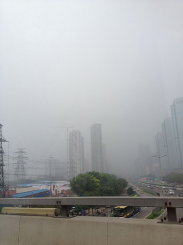 北京28日下午陰轉(zhuǎn)大雨東部暴雨 需防雨防雷電