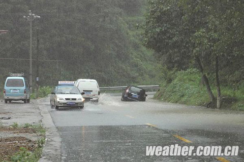暴雨突襲貴州省黔東南州臺江縣城（組圖）