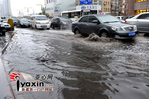 新疆烏魯木齊降暴雨