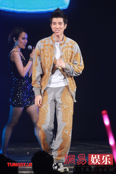 王力宏紅磡演唱會成龍助陣