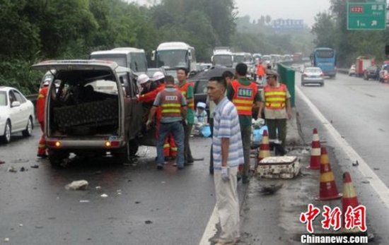 一家7口新生遇車禍