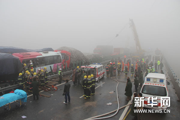 山東高速多車追尾