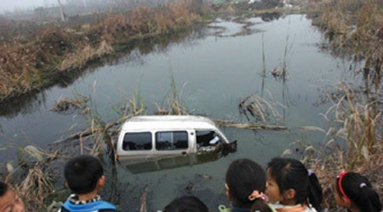 江西貴溪幼兒園班車車禍