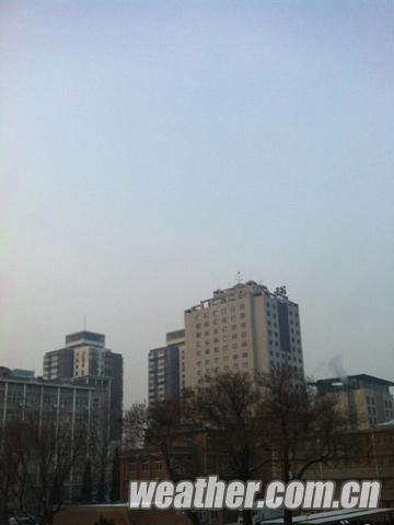今晨北京有霧白天晴轉多云 雪后路滑出行需注意安全