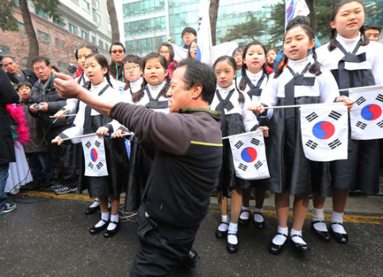 韓國男子切腹抗議日本