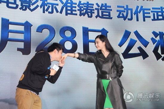 屌絲游戲男索吻范冰冰