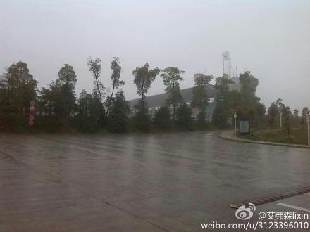 湖南清明迎來(lái)暴雨 長(zhǎng)沙暴雨造成路段積水