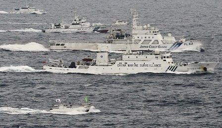 釣魚島海監(jiān)船驅(qū)逐日本漁船，中國(guó)海監(jiān)船在釣魚島維權(quán)執(zhí)法