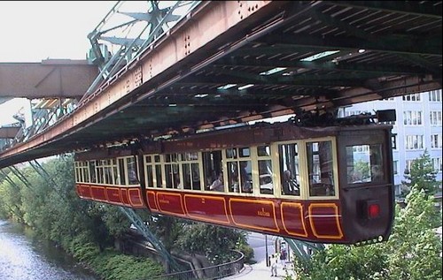 德國懸掛式空中列車