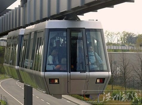 德國懸掛式空中列車