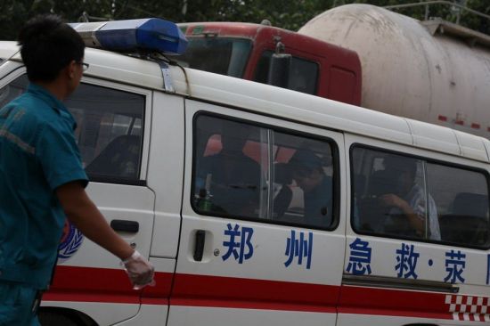 滎陽車禍，女子被撞央求司機別碾死她。
