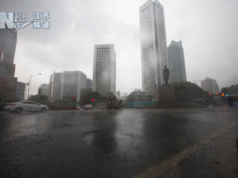南京普降喜雨引“嫉妒” 未來(lái)高溫仍將持續(xù)