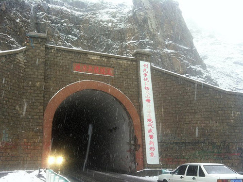 八月飛雪圖片