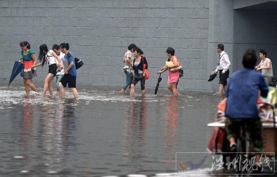沈陽暴雨 2小時降雨量80毫米城區(qū)積水嚴(yán)重