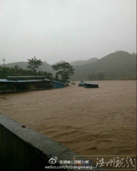 藍山暴雨 百年一遇暴雨引發(fā)泥石流多人被埋