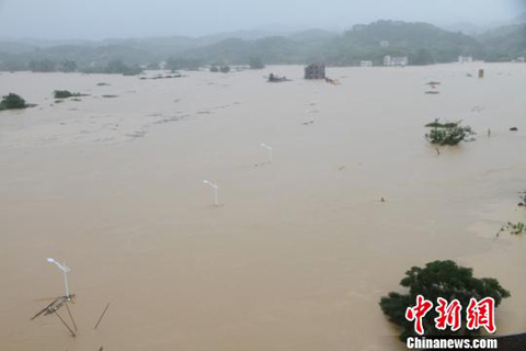 廣東暴雨 五華發(fā)生洪災(zāi)、山體滑坡多個村莊被淹致4人死亡