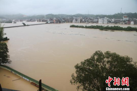 廣東暴雨 五華發(fā)生洪災(zāi)、山體滑坡多個村莊被淹致4人死亡