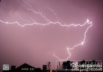 武漢18日大風大雨閃電一起來襲 降雨對整體降溫作用不大