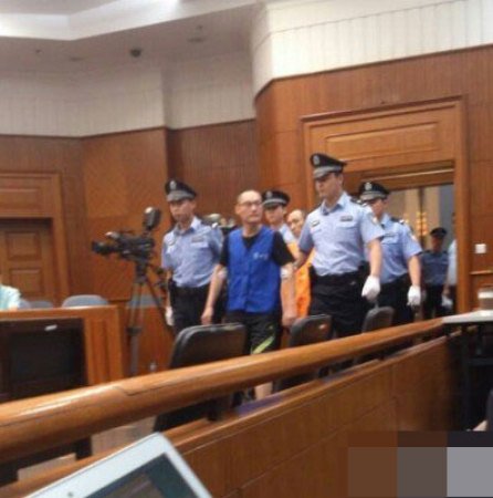 北京大興摔嬰案嫌犯韓磊被帶進法庭
