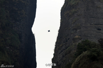 杰布飛躍江郎山一線天