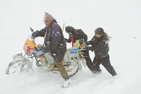 納木錯大雪冰封