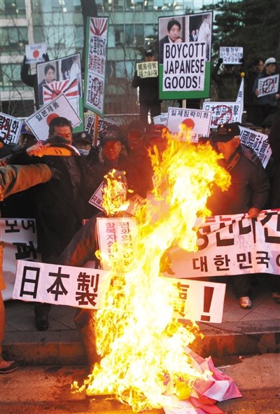 美國罕見批安倍拜鬼
