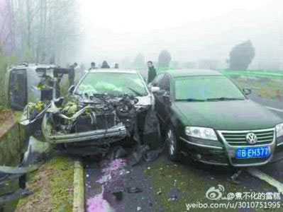 大連市丹大高速明陽段連環(huán)車禍