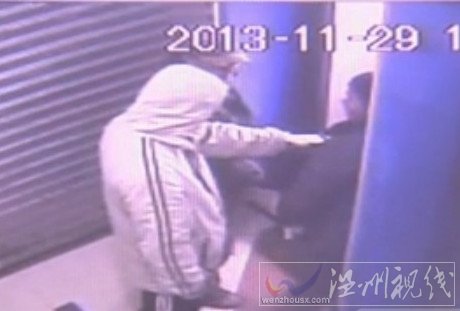 史上最悲催搞笑劫匪：悲催的是搶不到錢要香煙也沒有，搞笑的是供述時的笑臉。
