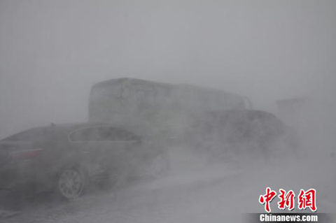 新疆瑪依塔斯風區遭遇十級大風