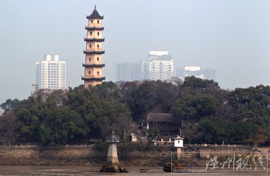 江心嶼的西塔出現傾斜