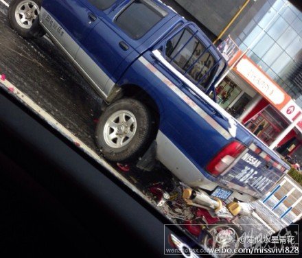 觀城大潤(rùn)發(fā)門口車禍