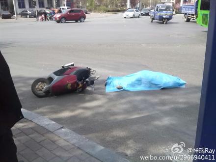 市區(qū)建華東道路口車(chē)禍現(xiàn)場(chǎng)