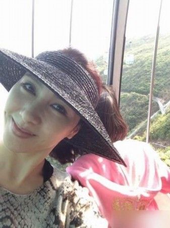 黎姿老公馬廷強殘疾 全家新加坡五天游